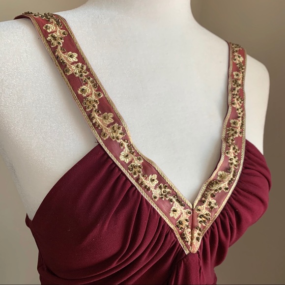 Volume Maroon Bead Detail V Neck Top - Picture 8 of 13